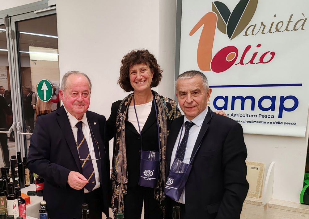 Immagine che ritrae il vicepresidente AMAP Frontini, la Dott.ssa Barbara Alfei e Palmiro Ceccarelli