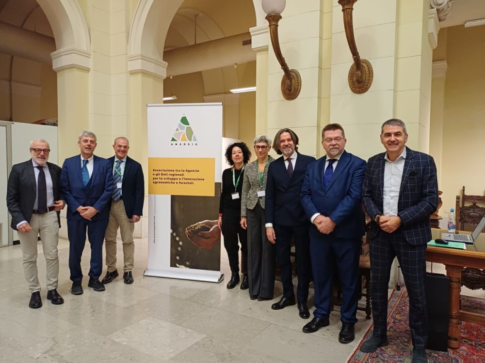 I Direttori delle Agenzie e degli Enti regionali per lo sviluppo e l’innovazione agronomica e forestale facenti parte di Anarsia presenti ai Dialoghi di Udine, tra cui la dott.ssa Francesca Severini per Amap L'immagine ritrae i Direttori delle Agenzie e degli Enti regionali per lo sviluppo e l’innovazione agronomica e forestale facenti parte di Anarsia presenti ai Dialoghi di Udine, tra cui la dott.ssa Francesca Severini per Amap