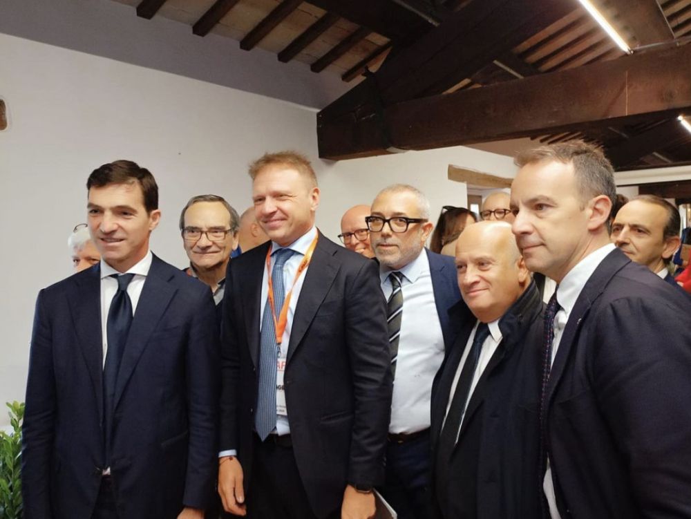 L'immagine ritrae il presidente Regione Marche Acquaroli, il ministro dell'agricoltura Lollobrigida e il presidente AMAP Rotoni