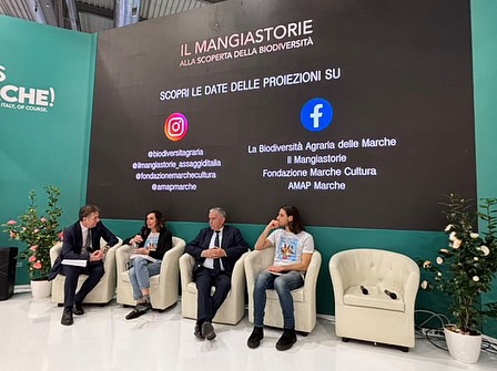 L'immagine ritare il vice presidente Renato Frontini e i tecnici Ambra Micheletti e Marco Muzi durante la presentazione del Mangiastorie