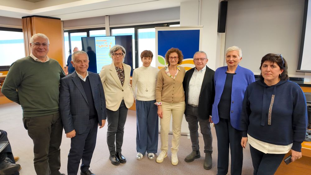 L'immagine ritrae i relatori del convegno e la dirigenza AMAP, con il vice presidente Renato Frontini e il direttore Francesca Severini