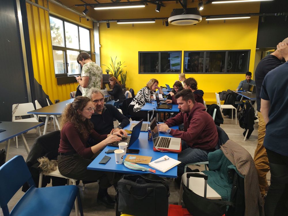 Networking tra i partner del progetto ABC, tra cui AMAP e la Regione Marche quale autorità politica associata L'immagine ritrae i partner del progetto ABC, tra cui AMAP e la Regione Marche durante un momento di confronto