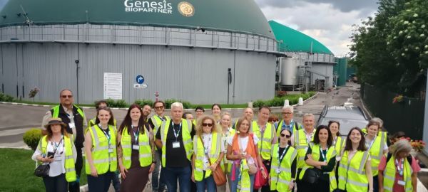 L'immagine ritrae il team ABC in visita all'impianto a biogas Genesis Biopartner
