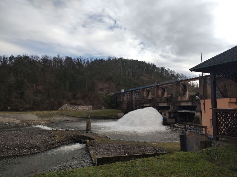 La diga del Modrac, sul fiume Spreča L'immagine ritrae la diga del Modrac, sul fiume Spreča