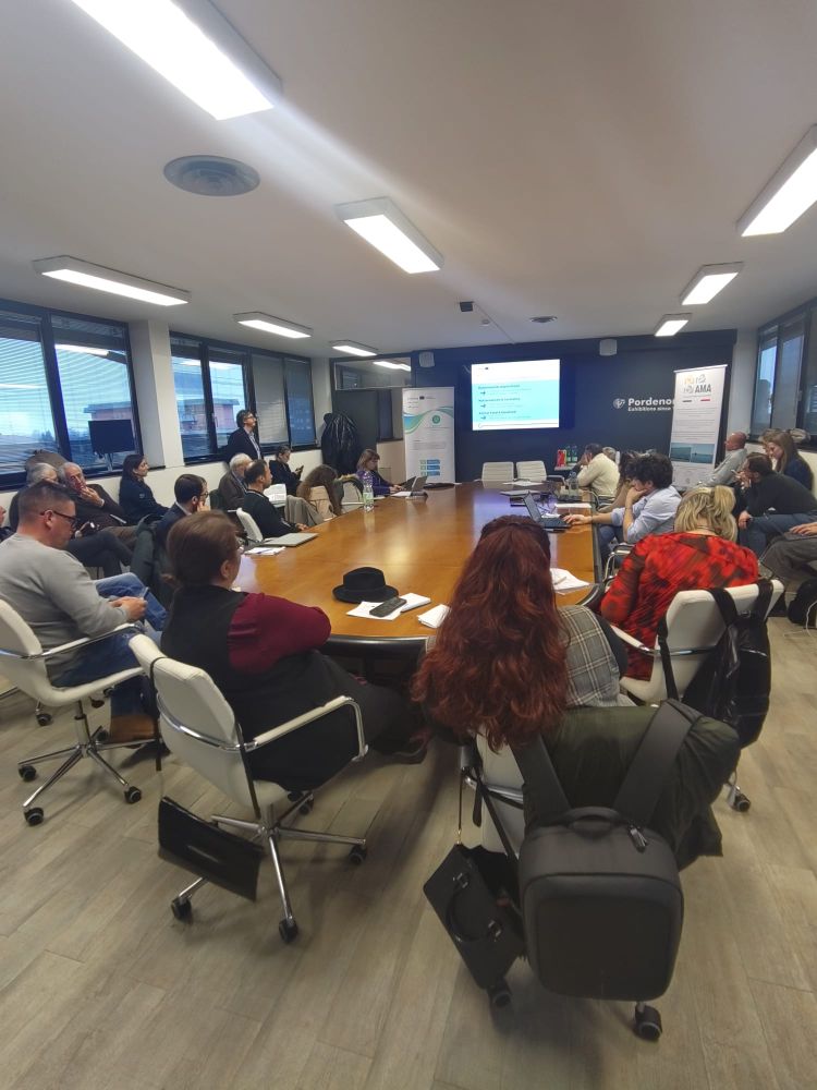 Sessione di networking nell’ambito del progetto BIOBASED: dialogo tra ricerca, imprese e rappresentanti del settore acquacoltura. L'immagine ritrae i partecipanti durante una sessione di networking nell’ambito del progetto BIOBASED