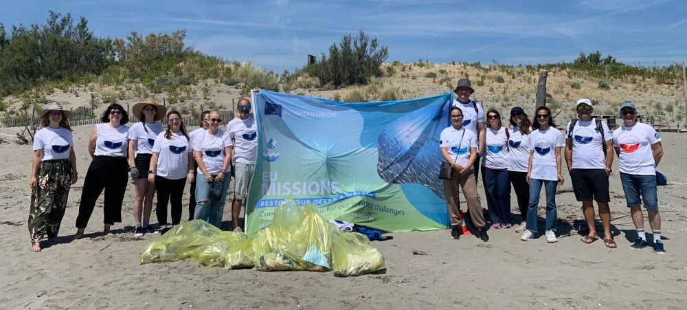 L'immagine ritrae i partecipanti al convegno internazionale del 1 giugno “Marine Litter Monitoring, Removal &amp; Blue Circular Economy”