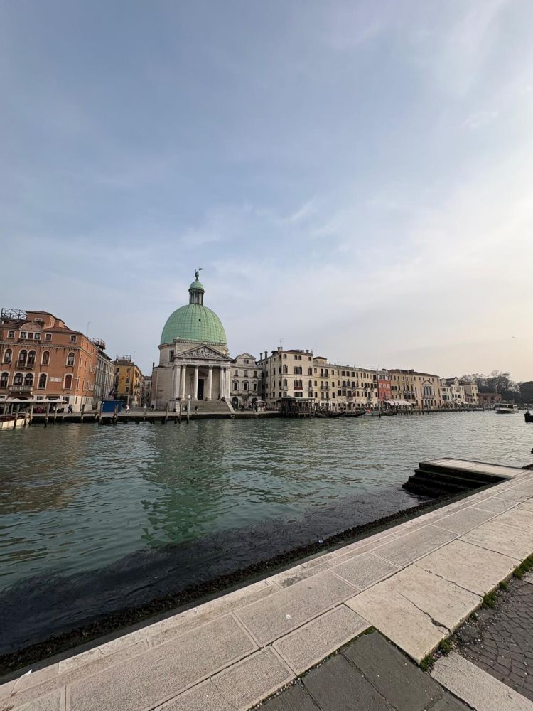 Un benvenuto suggestivo: la Basilica di San Simeone Piccolo all’arrivo in città per il quarto meeting di JoinABLE L'immagine ritrae la Basilica di San Simeone Piccolo a Venezia