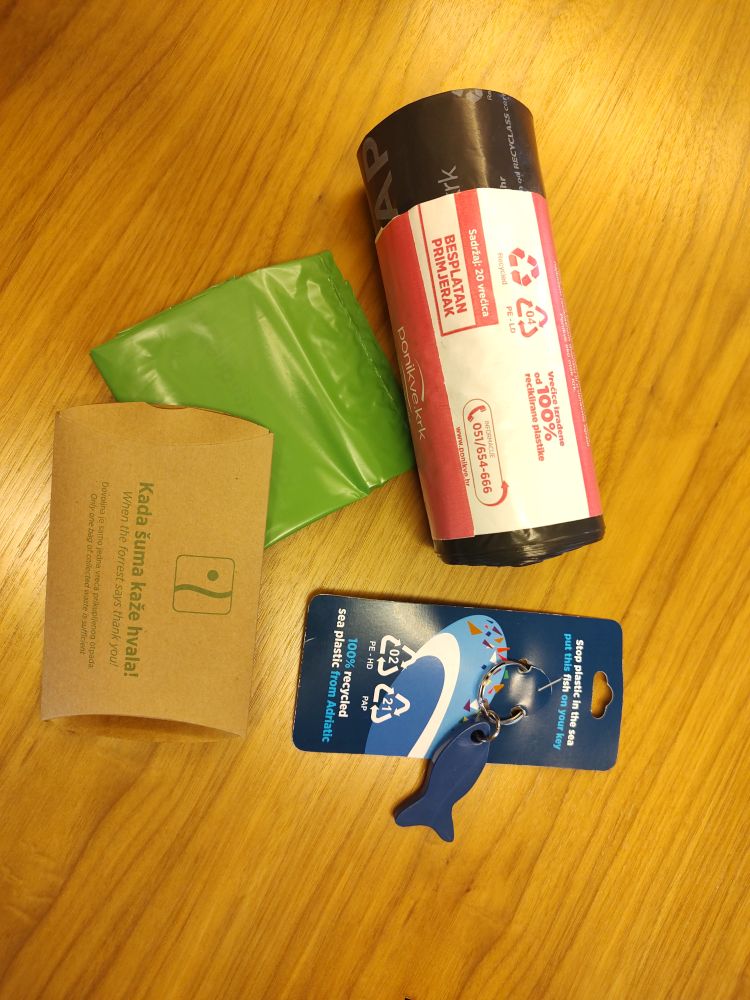 Kit informativo per il clean-up: esempio di coinvolgimento della rete territoriale L'immagine ritrae il kit informativo per il clean-up