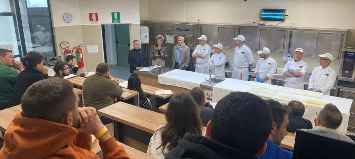 Corso base di norcineria all'Istituto Panzini di Senigallia